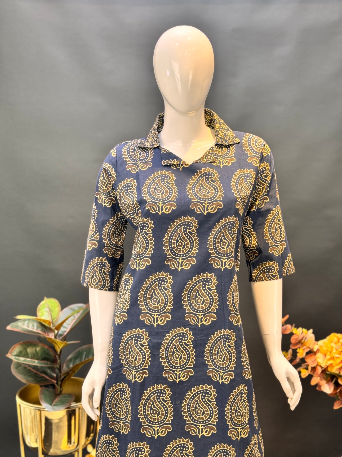 Printed Collared Straight Kurta 2-Piece Set